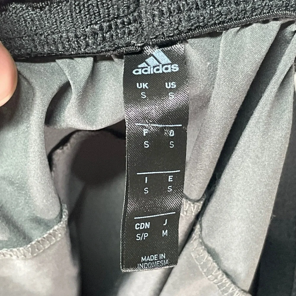 Adidas Athletic Shorts Mens Small Grey Zip Pockets Laser Cut‎